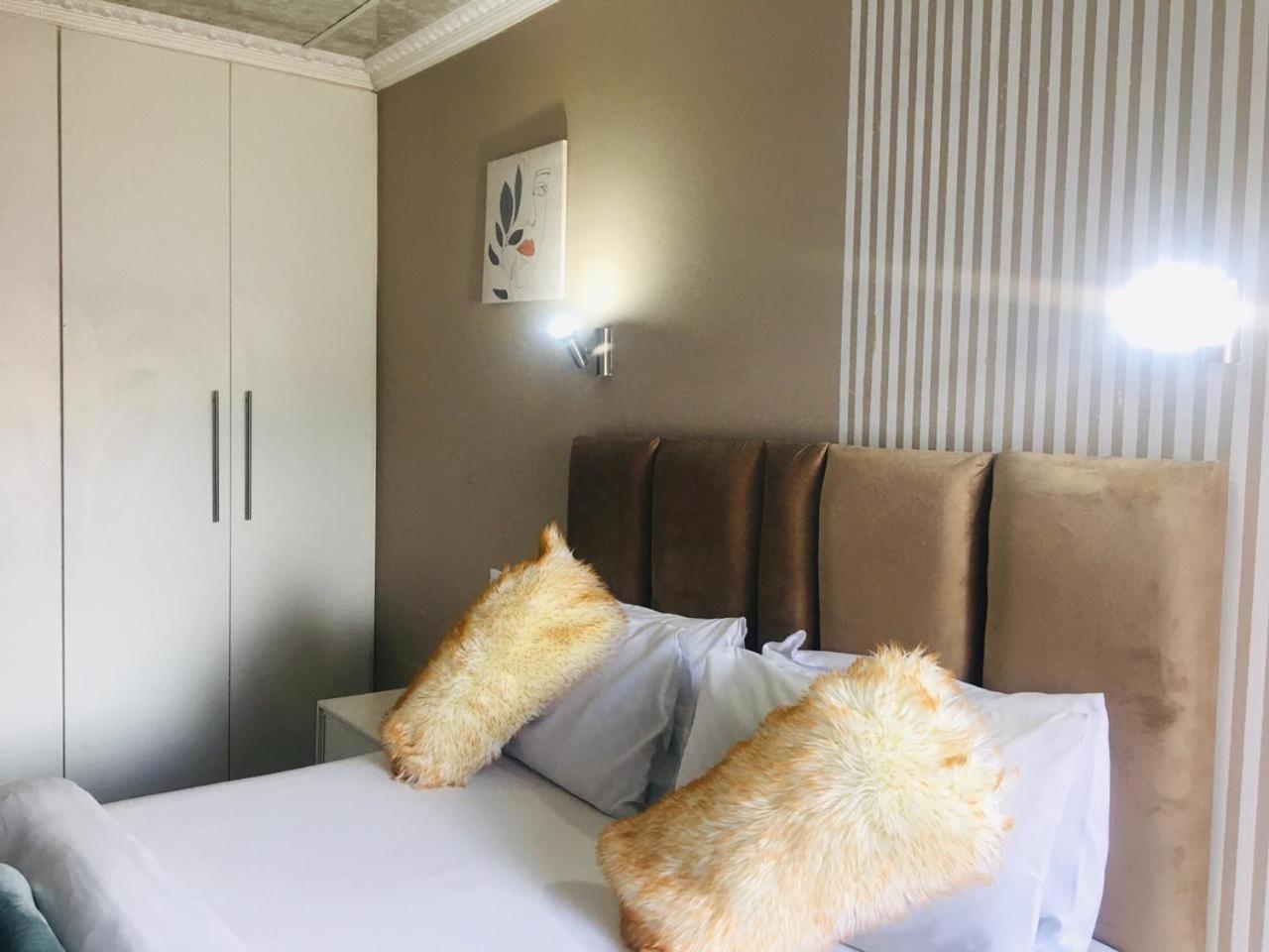 Mavi Guest House Ист-Лондон Экстерьер фото